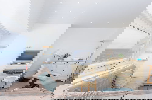 Foto 5 - Apartment With Frontal sea View