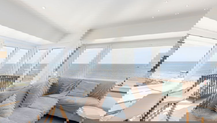 Photo 1 - Apartment With Frontal sea View