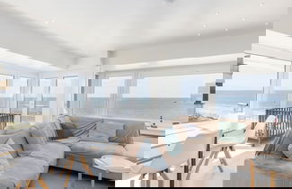 Foto 1 - Apartment With Frontal sea View
