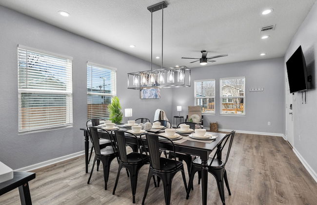 Retreat to a Brand-new Downtown Home 4br/3ba! - Foto 20