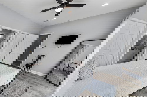 Foto 8 - Retreat to a Brand-new Downtown Home 4br/3ba!