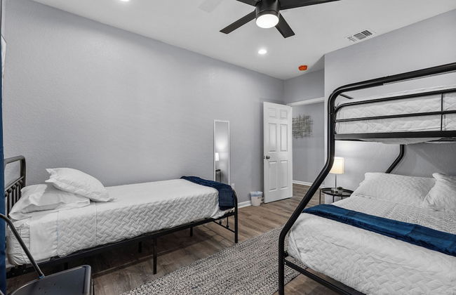 Retreat to a Brand-new Downtown Home 4br/3ba! - Foto 7