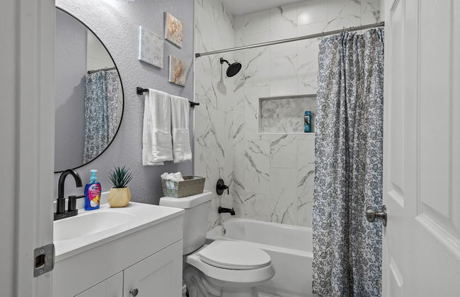 Retreat to a Brand-new Downtown Home 4br/3ba! - Foto 17