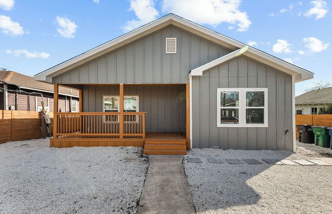 Retreat to a Brand-new Downtown Home 4br/3ba! - Foto 1