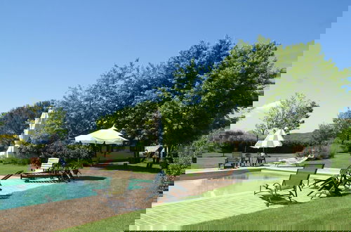 Photo 6 - Detached House With Shared Swimming Pool and Beautiful Garden