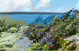 Photo 2 - Harborview Getaway by Avantstay Walk to Beach