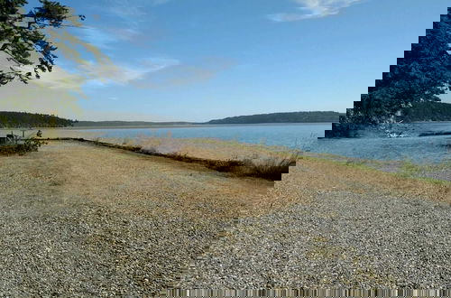 Photo 10 - Harborview Getaway by Avantstay Walk to Beach