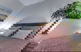 Foto 3 - Modern Apartment With Private Balcony and sea View