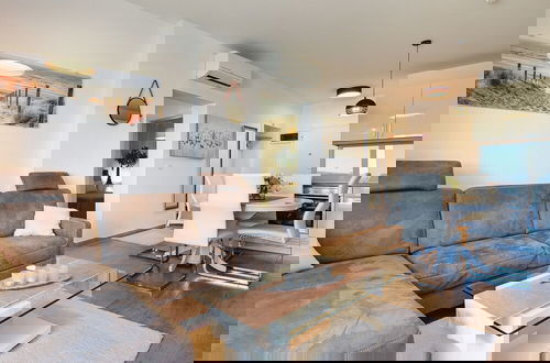 Foto 8 - Modern Apartment With Private Balcony and sea View