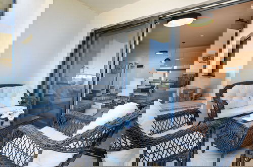 Foto 14 - Modern Apartment With Private Balcony and sea View
