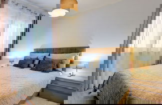 Foto 2 - Modern Apartment With Private Balcony and sea View