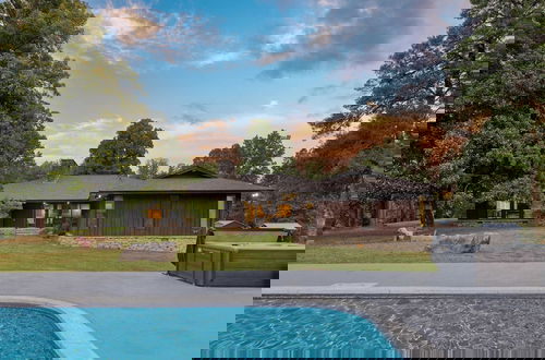 Foto 33 - Amber Refresh by Avantstay Pool and Hot Tub