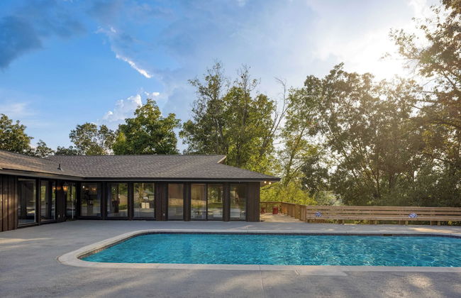 Amber Refresh by Avantstay Pool and Hot Tub - Photo 30