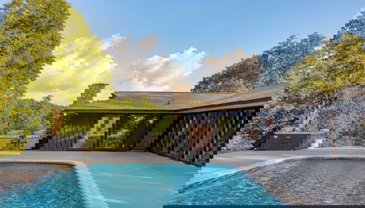 Foto 1 - Amber Refresh by Avantstay Pool and Hot Tub