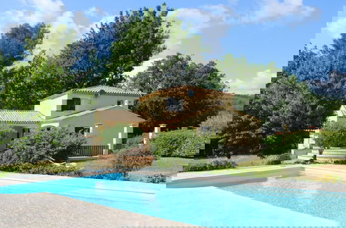 Foto 1 - Comfortable Holiday Home With Pool