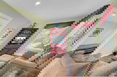 Photo 13 - 12 Dunecrest Lane by Avantstay 2 Mins to Beach w/ Pool & BBQ
