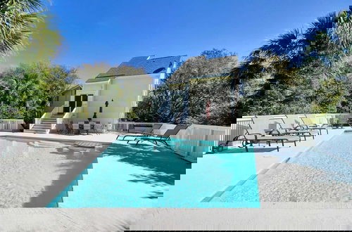 Photo 16 - 12 Dunecrest Lane by Avantstay 2 Mins to Beach w/ Pool & BBQ