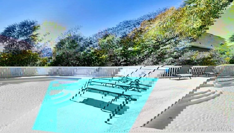 Photo 1 - 12 Dunecrest Lane by Avantstay 2 Mins to Beach w/ Pool & BBQ