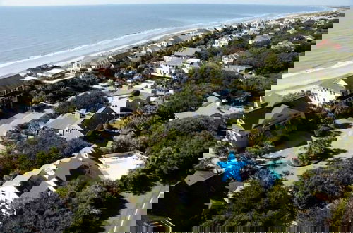 Photo 4 - 12 Dunecrest Lane by Avantstay 2 Mins to Beach w/ Pool & BBQ
