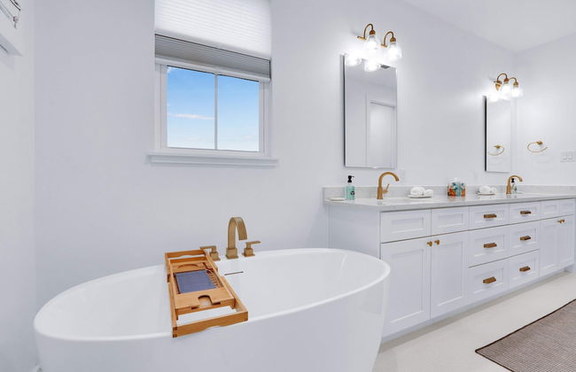 Chic Modern Farm Haus - Minutes to Everything - Foto 22