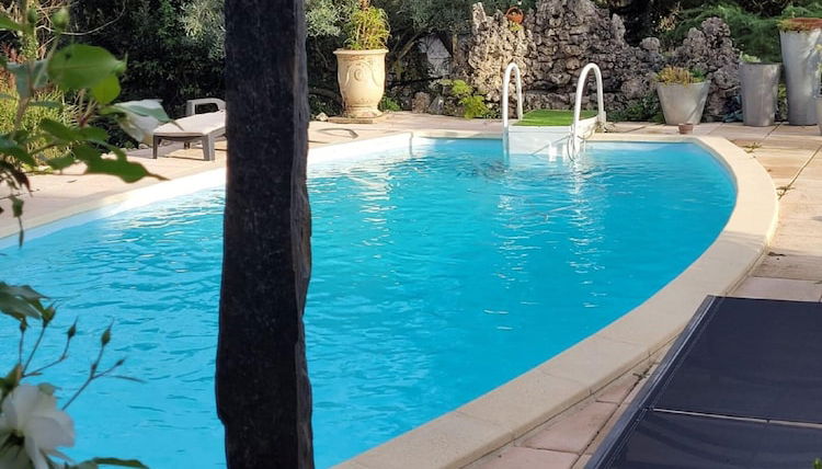 Photo 1 - Majestic Holiday Home in Laroque With hot tub
