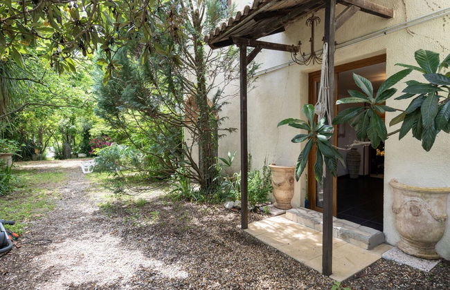 Majestic Holiday Home in Laroque With hot tub - Foto 2