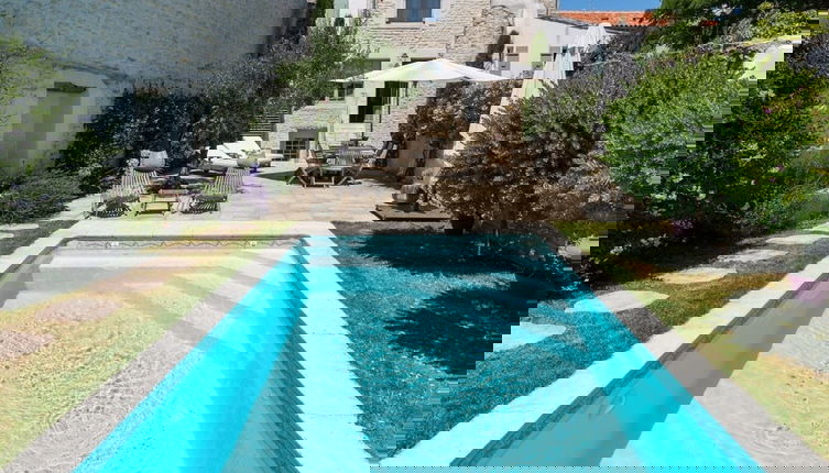 Foto 1 - Villa Petit Sergent With Pool, Cinema