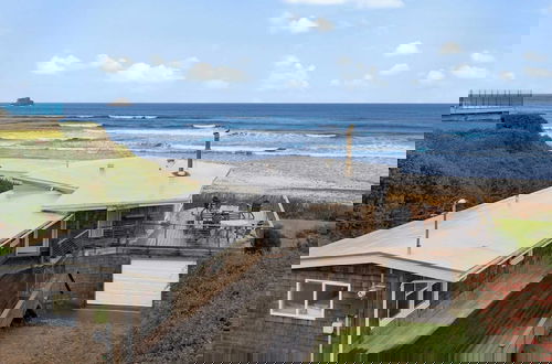 Photo 2 - Sanctuary by the Sea by Avantstay Waterfront + Views