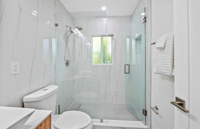 Uhost AI Stylish 1BR Bright Space w Patio - Foto 35