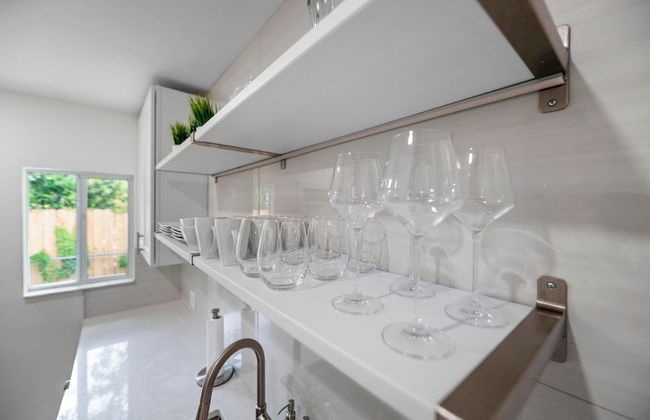 Uhost AI Stylish 1BR Bright Space w Patio - Foto 30