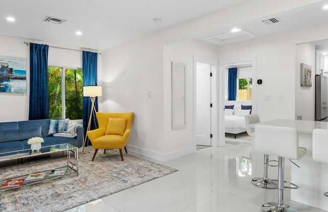 Uhost AI Stylish 1BR Bright Space w Patio - Foto 1
