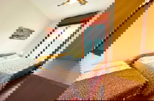 Foto 3 - Inviting Apartment by the Beach