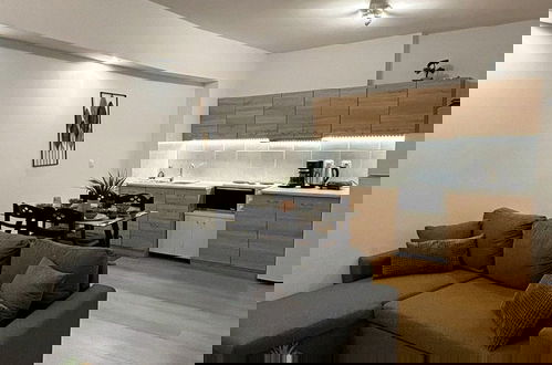 Photo 13 - Charming Kallithea 1Bd Urban Retreat Apt