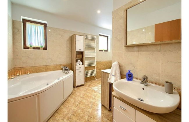 Villa Tara With a Beautiful Heated Pool - Photo 8