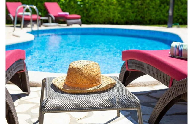 Villa Tara With a Beautiful Heated Pool - Photo 13