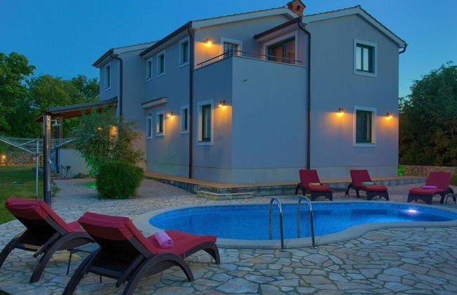 Villa Tara With a Beautiful Heated Pool - Photo 14