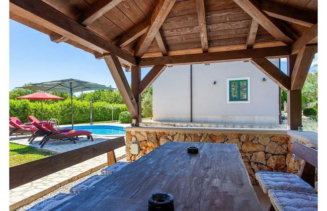 Villa Tara With a Beautiful Heated Pool - Photo 21