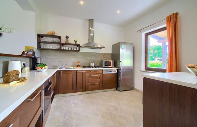 Villa Tara With a Beautiful Heated Pool - Photo 6