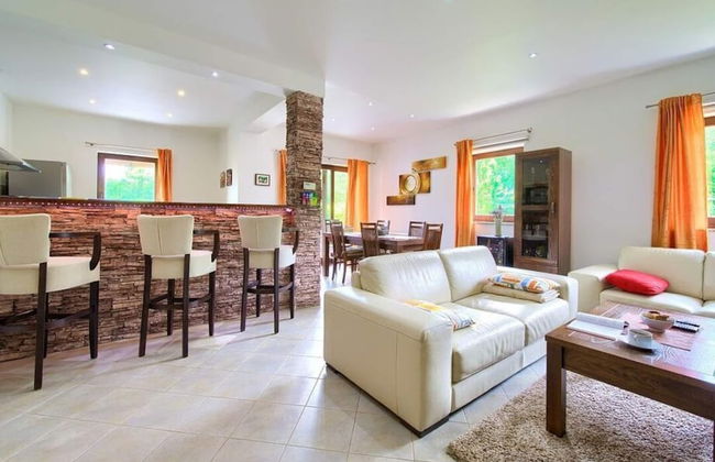 Villa Tara With a Beautiful Heated Pool - Photo 24