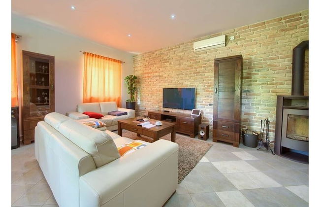 Villa Tara With a Beautiful Heated Pool - Photo 1