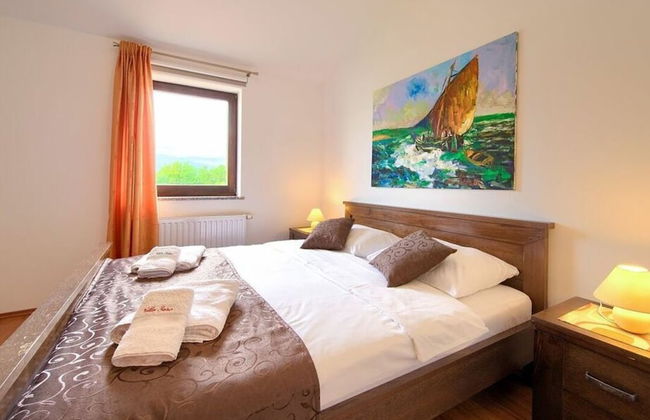 Villa Tara With a Beautiful Heated Pool - Photo 3