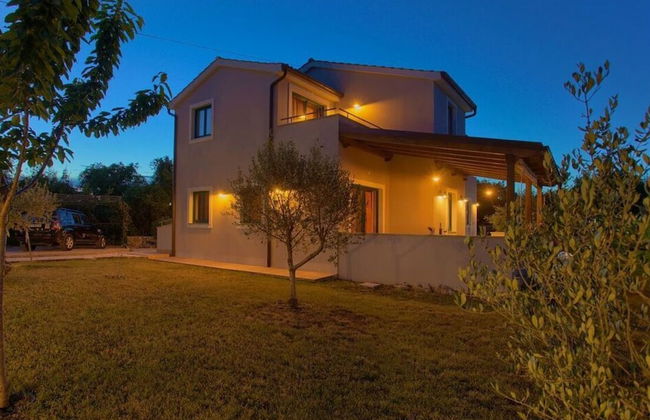 Villa Tara With a Beautiful Heated Pool - Photo 33