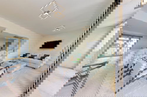 Photo 14 - Designer Apartment Hyper Central