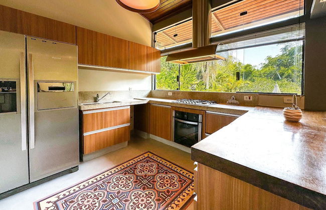 Arquitetura única na Granja Viana - Foto 15