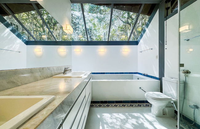 Arquitetura única na Granja Viana - Foto 24