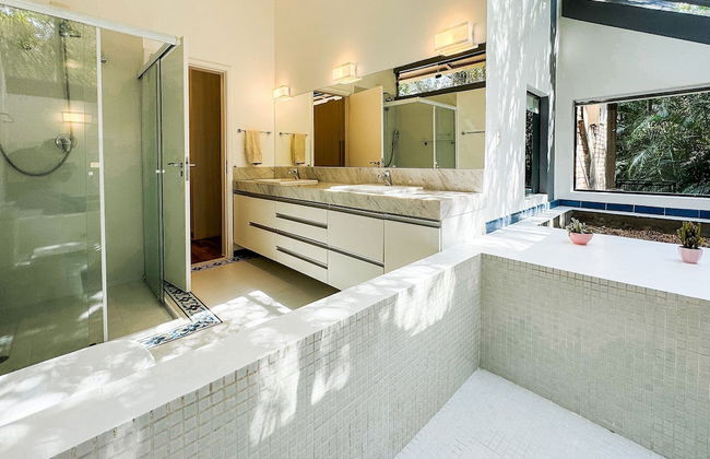 Arquitetura única na Granja Viana - Foto 26