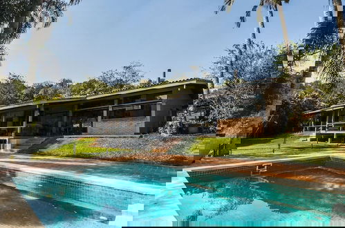 Foto 38 - Arquitetura única na Granja Viana