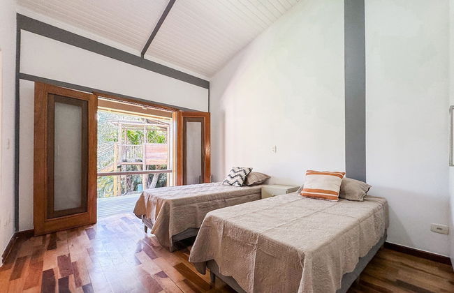 Arquitetura única na Granja Viana - Foto 9