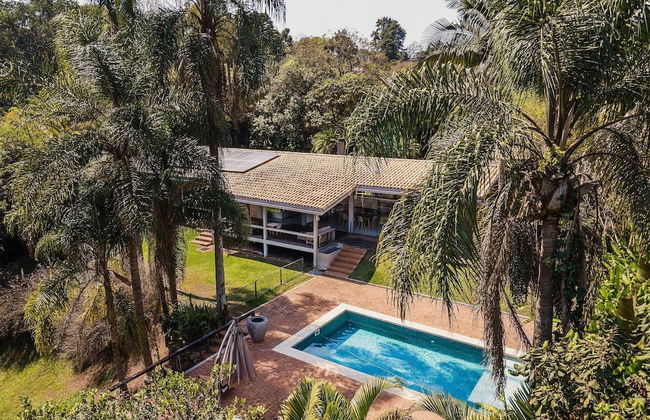 Arquitetura única na Granja Viana - Foto 35