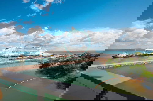 Photo 1 - Oceanfront Marvel Harbour View Pool Parking